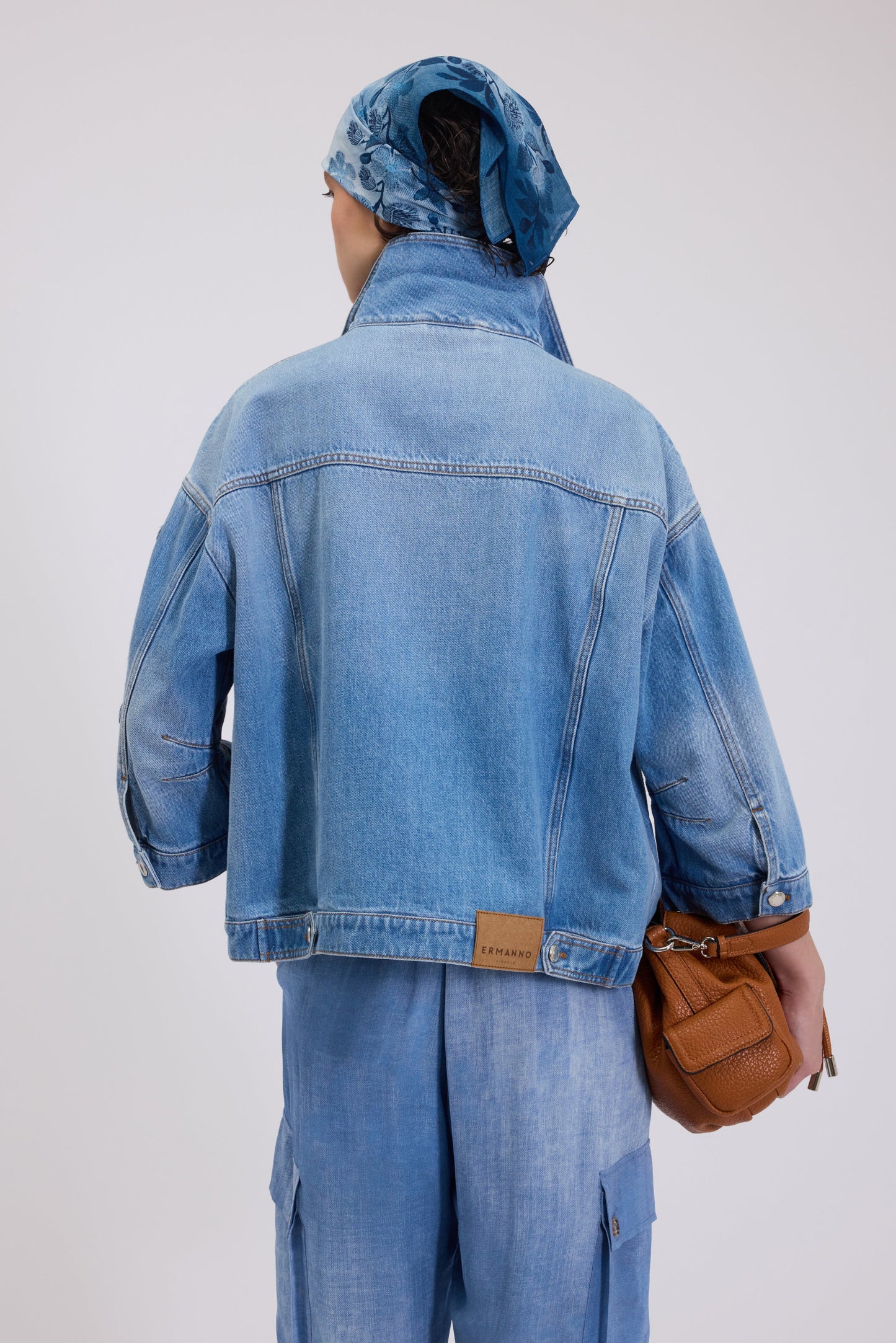 GIACCA DI JEANS OVERSIZE FP BOUTIQUE CON RICAMO FLOREALE