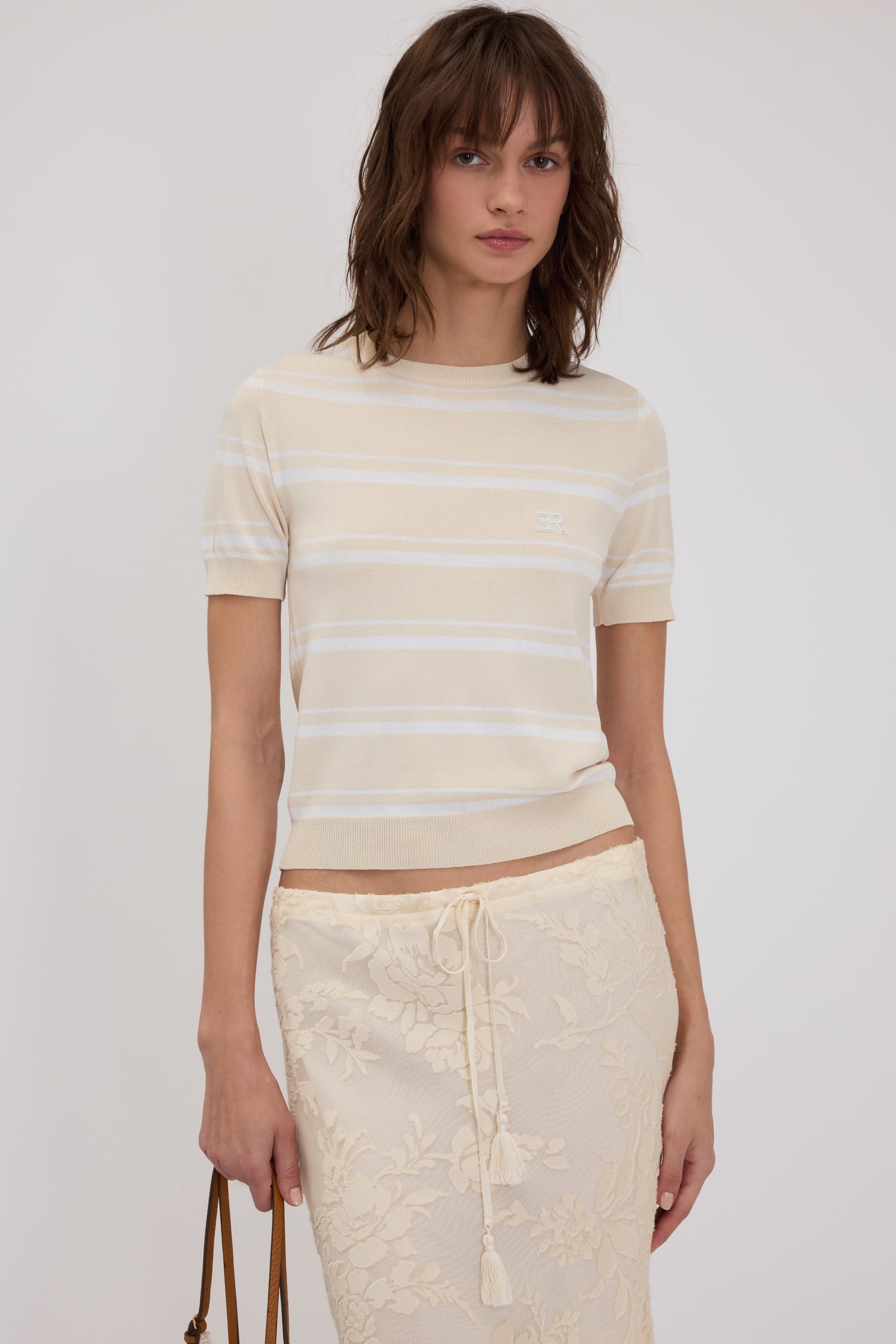 T-SHIRT IN MAGLIA A RIGHE BICOLORE CHIARO FP BOUTIQUE CON LOGO